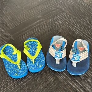 Cat and Jack flip flops, sandals, toddler size 6 / 7, blue, green, spring, shark